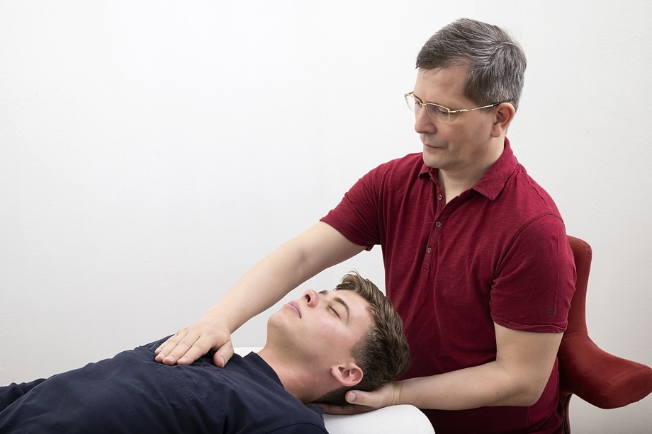 Craniosacrale Therapie beim Heilpraktiker in Magdeburg – sanfte Behandlung am Kopfbereich
