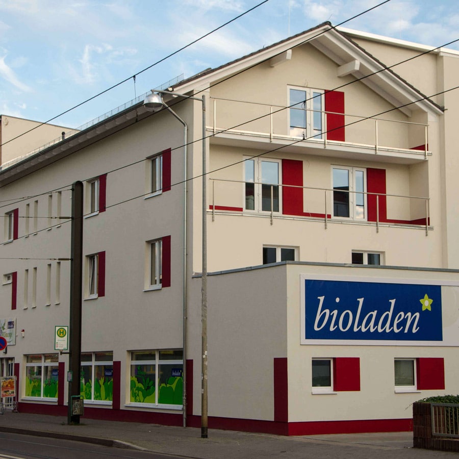 Praxisstandort des Heilpraktikers in Magdeburg – Gebäude mit Naturheilpraxis und Bioladen